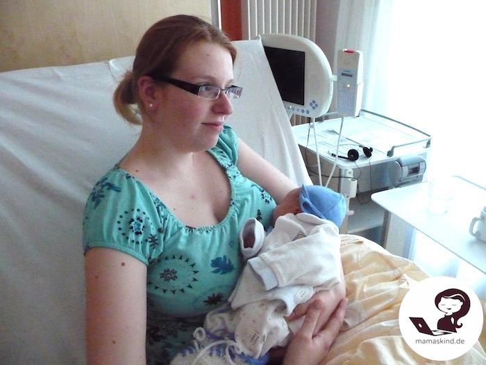 Ich mit Neugeborenem im Krankenhaus - 2010. Diesmal hoffentlich mit ambulanter Geburt.
