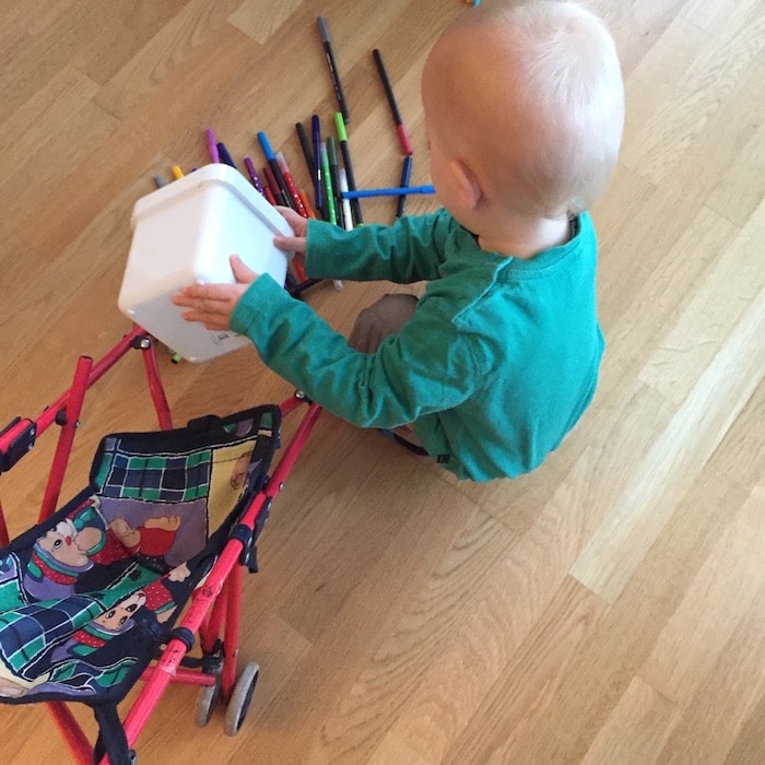 Das Kleinkind hat auch einen Faible für Stifte. ;) | Mehr Infos auf Mamaskind.de
