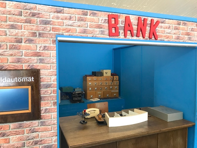 Bank spielen im KL!CK Kindermuseum Hamburg | Mehr Infos auf Mamaskind.de