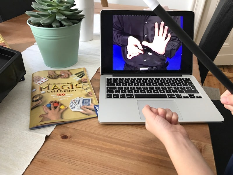 Die Erklär-Videos helfen uns weiter - Zauberschule KOSMOS | Mehr Infos auf Mamaskind.de