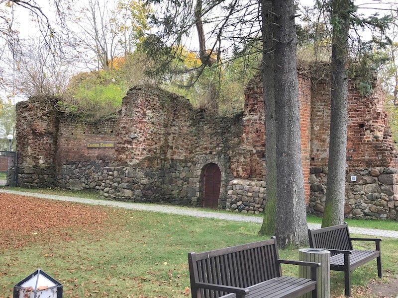 Castrum Turglowe: Burgruine, Mittelalterdorf mit historischen Werkstätten im 13. Jahrhundert | Mehr Infos auf Mamaskind.de