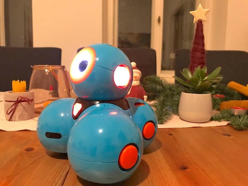 Nützliches Weihnachtsgeschenk für Kinder und Eltern: Dash der Roboter | Mehr Infos auf Mamaskind.de