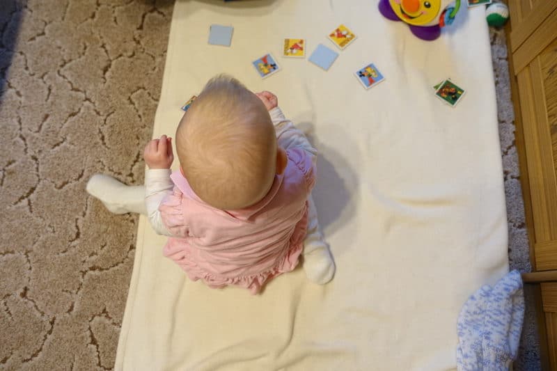 Unser Baby-Mädchen spielt mit - manchmal finden das Brüder nicht toll. | Mehr Infos auf Mamaskind.de