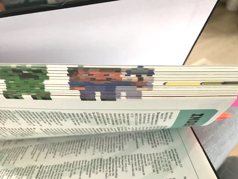 Cooles Feature: Minecraft-Creeper und Super Mario sind auf der Seite des Buches aufgedruckt. | Mehr Infos auf Mamaskind.de
