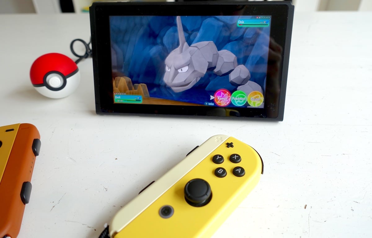 Im ersten Arena-Kampf besiege ich Onix, ein Stein-Pokémon. | Mehr Infos zu Pokémon: Let's Go, Evoli auf Mamaskind.de