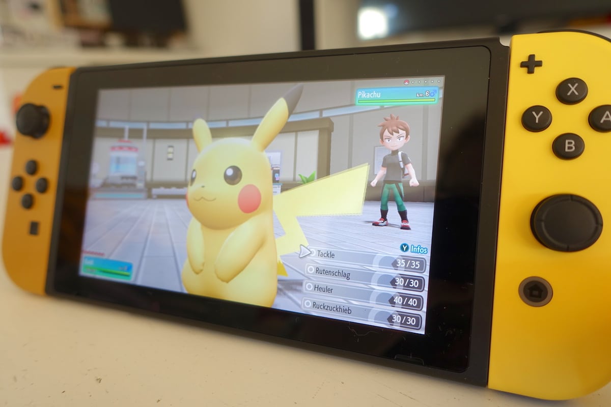 Ich kämpfe gegen Pikachu und meinen Rivalen - und gewinne sehr schnell. | Mehr Infos zu Pokémon: Let's Go, Evoli auf Mamaskind.de