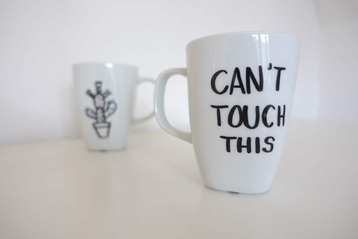 Ganz kreativ: Can't touch this auf einer bemalten Tasse mit Kaktus. | Mehr Infos auf Mamaskind.de