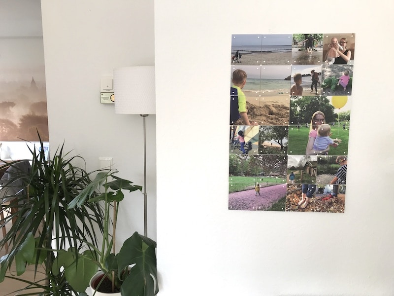 Das gefällt mir besser: 24 Mini-Fotos als große Collage an meiner Schreibtisch-Wand im Wohnzimmer. | Mehr Infos auf Mamaskind.de