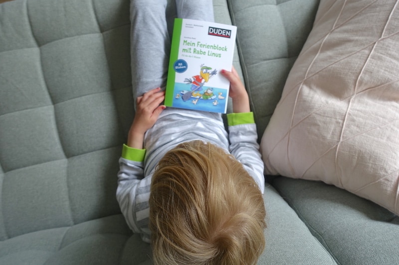 Rezension: Mein Ferienblock mit Rabe Linus mit Lösungen zur Selbstkontrolle | mehr Infos zu Kinderbüchern für die Ferien auf Mamaskind.de