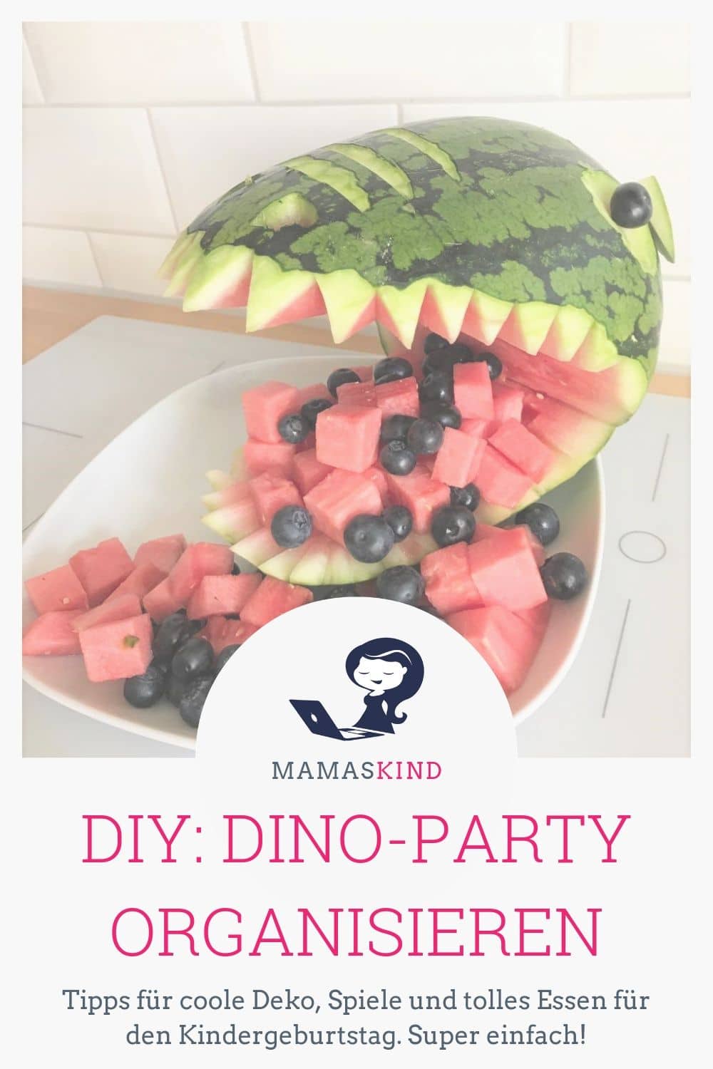 Easy: unsere DIY Dinosaurier-Party mit vielen Basteleien zum einfachen Nachmachen. Die T-Rex-Wassermelone ist der Knaller! - Mehr Infos und Tipps gibt es auf Mamaskind.de