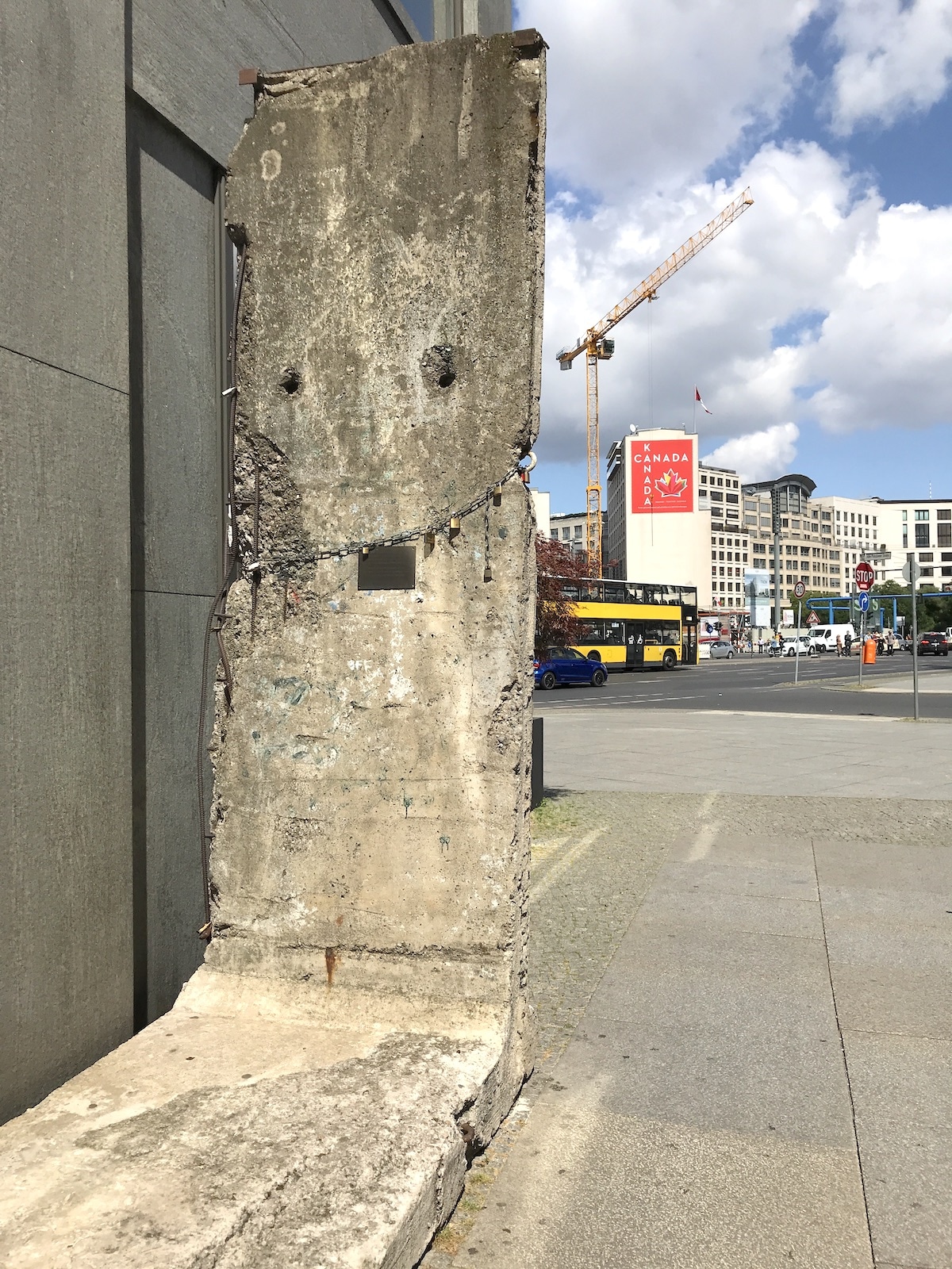 Ein Stück Mauer am Potsdamer Platz in Berlin - Mamaskind.de