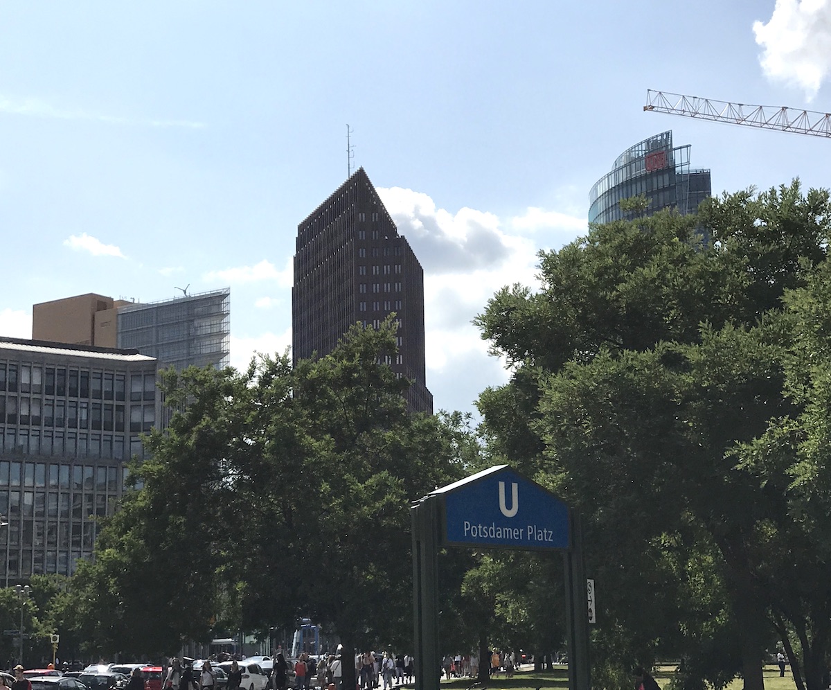 Panoramapunkt am Potsdamer Platz: mit dem schnellsten Fahrstuhl Europas. - Mehr Infos auf Mamaskind.de