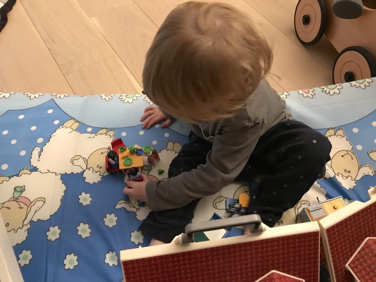 Fernsehabend - und das Kind ist noch wach! Ablenkung mit Playmobil. Macht sie gut! - Mehr Infos auf Mamaskind.de