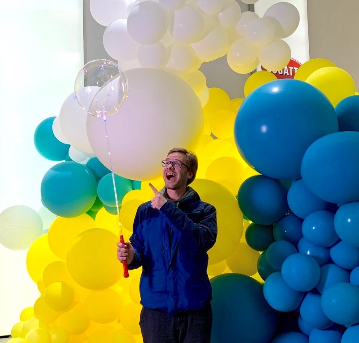 Sascha auf dem Festival of Lights - mit blinkendem Luftballon... - Mamaskind.de