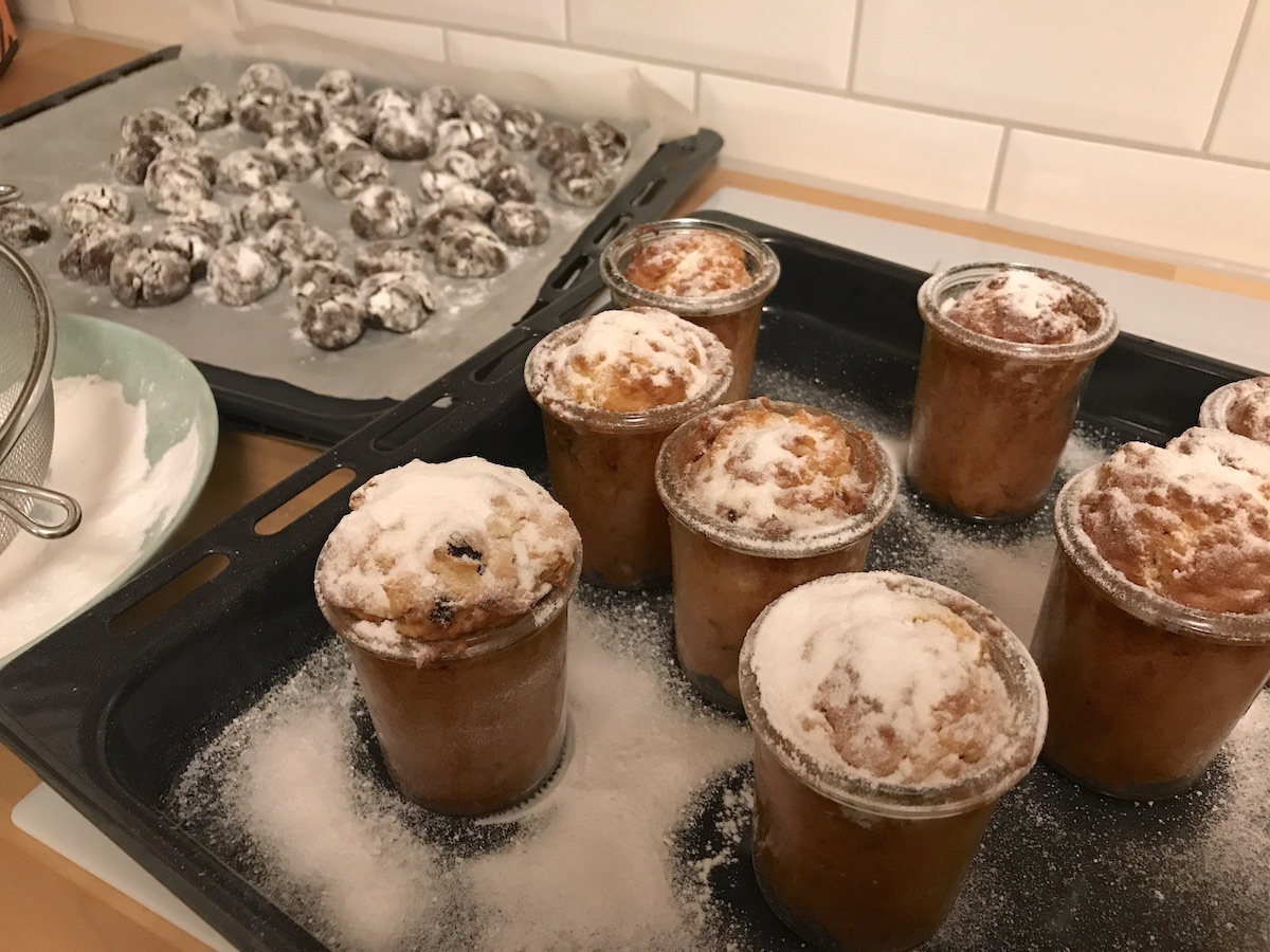 Wir backen Vanillekipferl, Stolle im Glas, Schokoschneebälle und Marmorkuchen. - Mamaskind.de