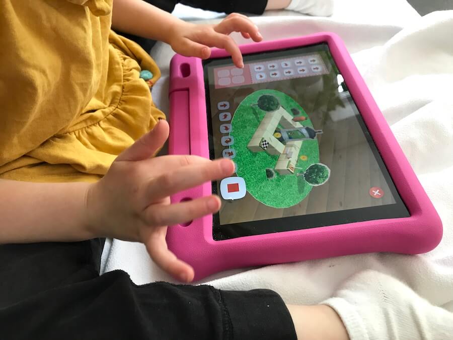 Püppiline programmiert heimlich mit der Maus. Krass! - Mamaskind.de