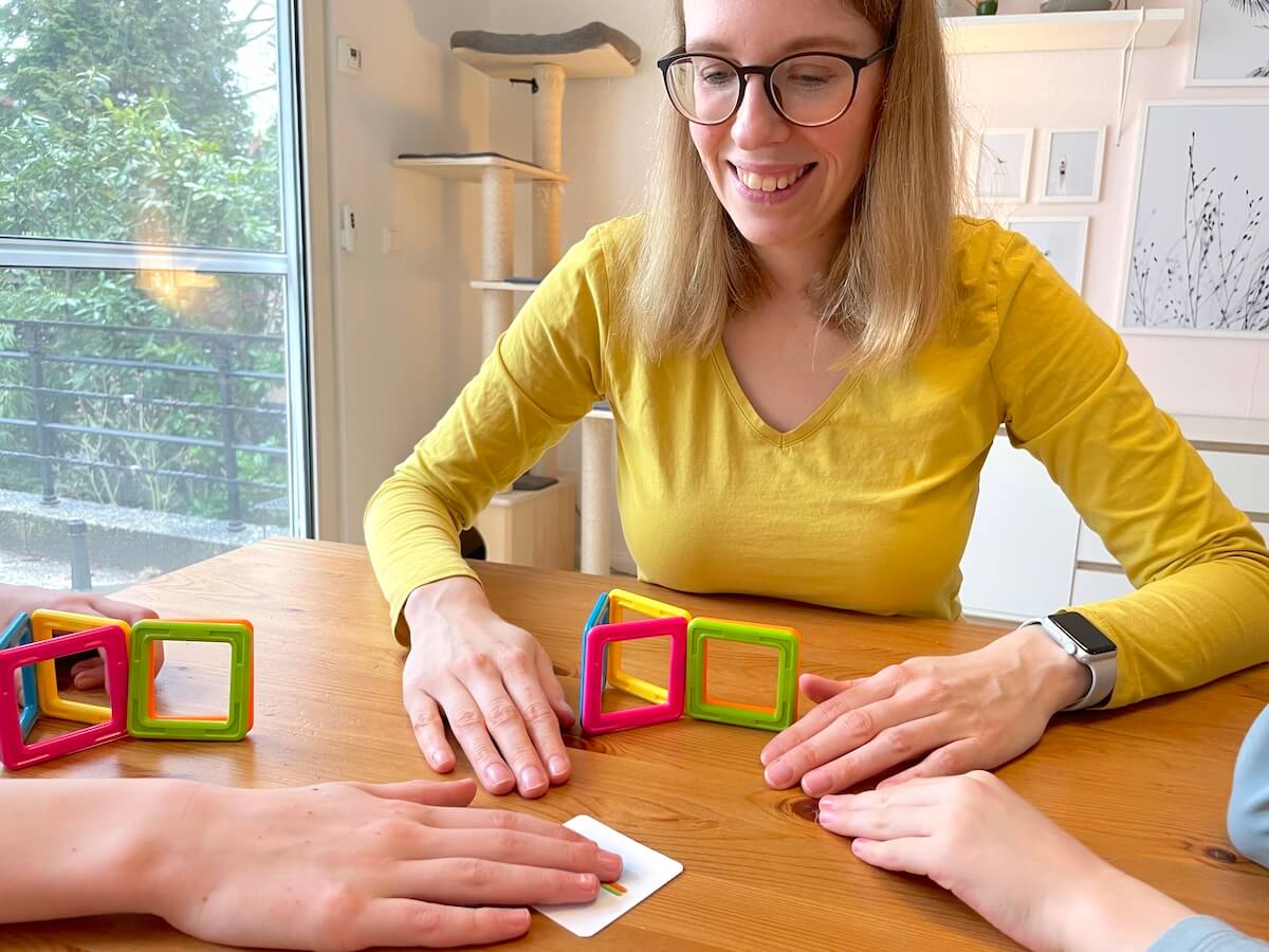 Gesellschaftsspiele mit mehreren Kindern / Geschwistern zusammen spielen - mamaskind.de