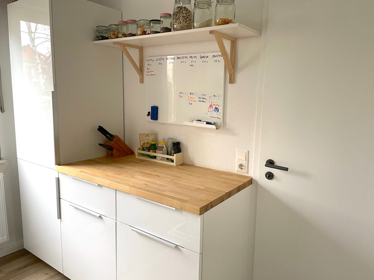 Küche erweitern: IKEA-Schränke mit größerem Kühlschrank ergänzen die Küche - Mamaskind.de