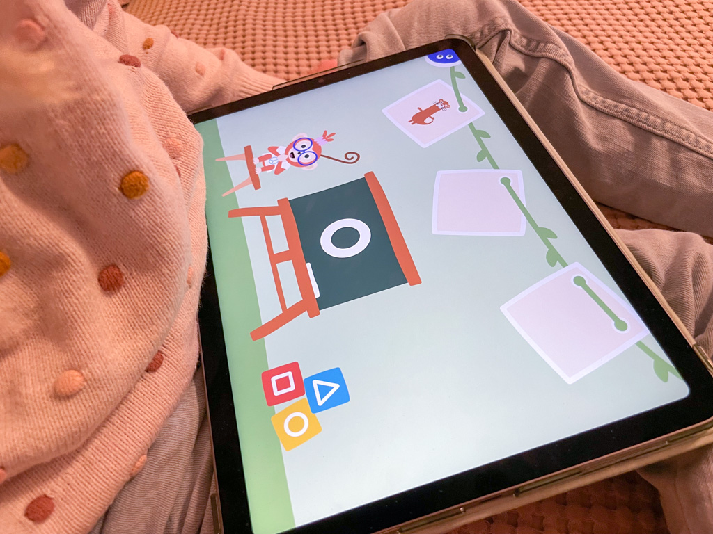 Buchstaben malen und das Wort finden, das mit diesem beginnt. "Otter statt Orabbe", hilft die Kinder-App weiter. - bitte.kaufen
