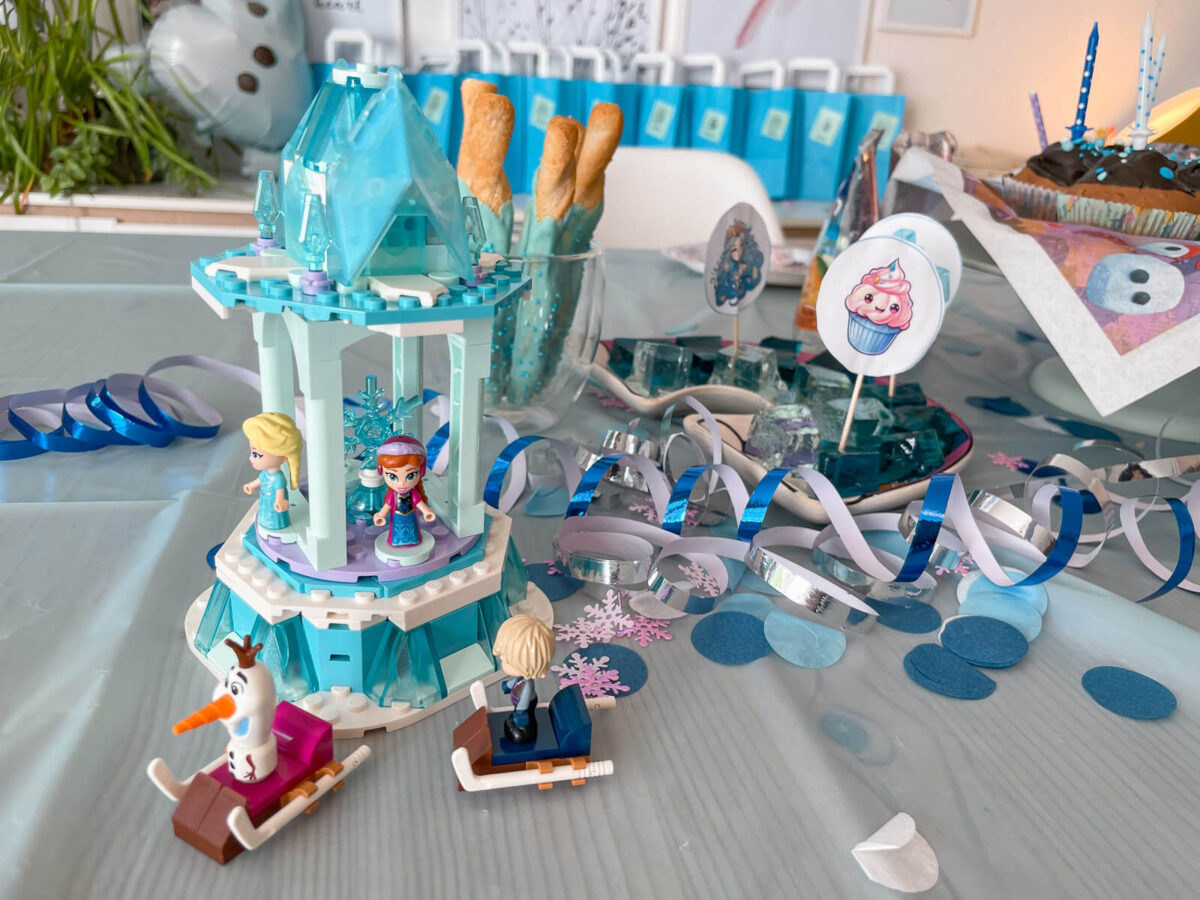 Deko und Spielzeug: Frozen-Lego, mit dem die Kinder gleich spielen dürfen - bitte.kaufen