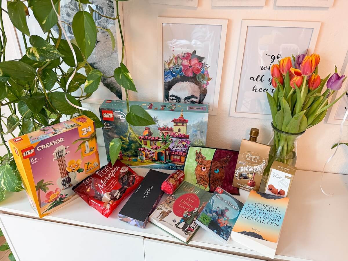 Geschenke für Mama und andere Frauen: Blumen, Bücher, Schokolade und etwas für das Hobby - bitte.kaufen