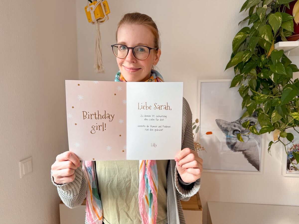 Birthday girl! send a smile Glückwunschkarte zum Selbstgestalten.