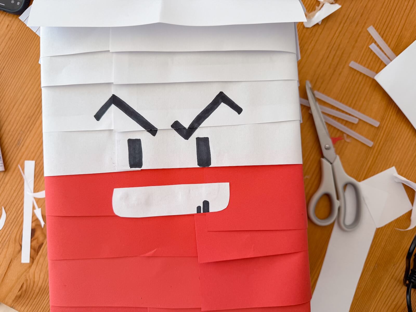 Lektroball-Piñata - Gesicht malen