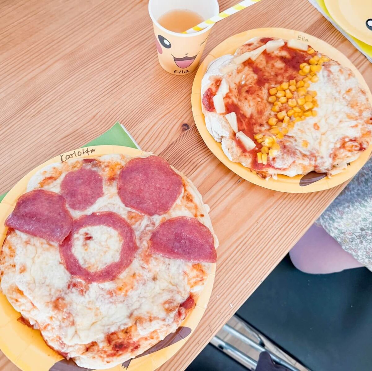 Pokéball-Pizza Salami und Mais