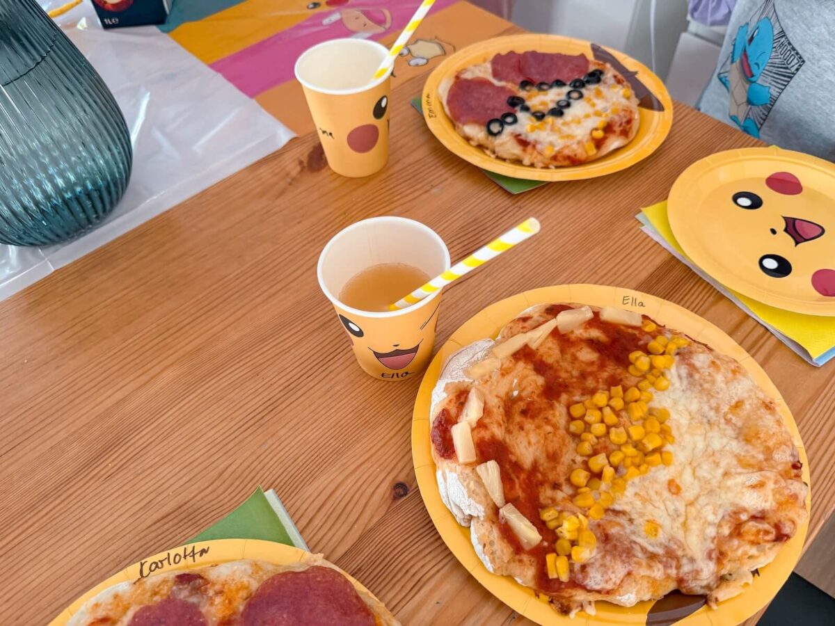 Pokéballl-Pizza für jeden Gast nach Wunsch