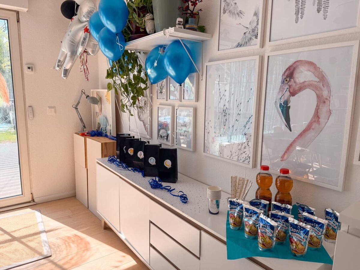 Helium-Ballon-Astronaut, Mitgebseltüten und süße Saft-Bar