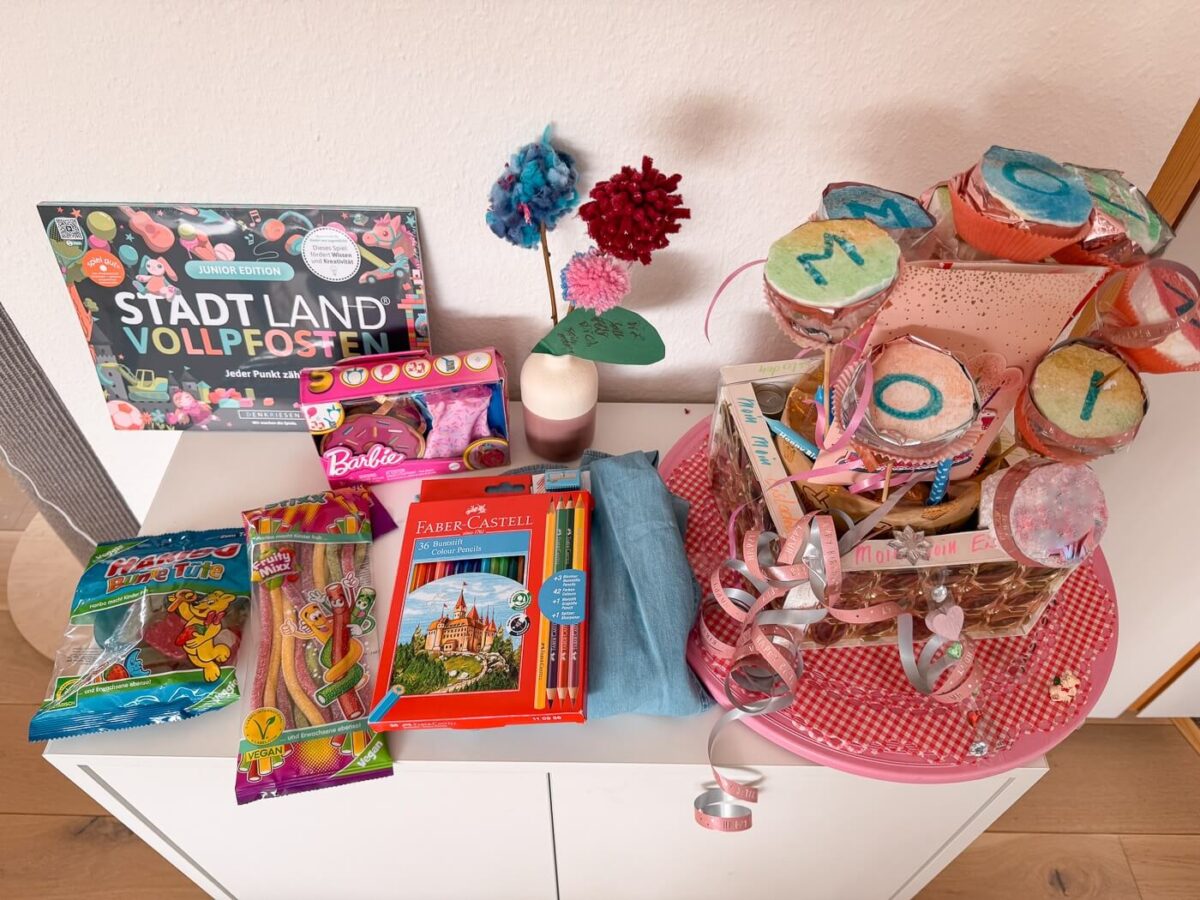 Geschenke für das 9-jährige Kind: Barbie, Eisgutschein, Süßigkeiten, Stadt Land Vollpfosten